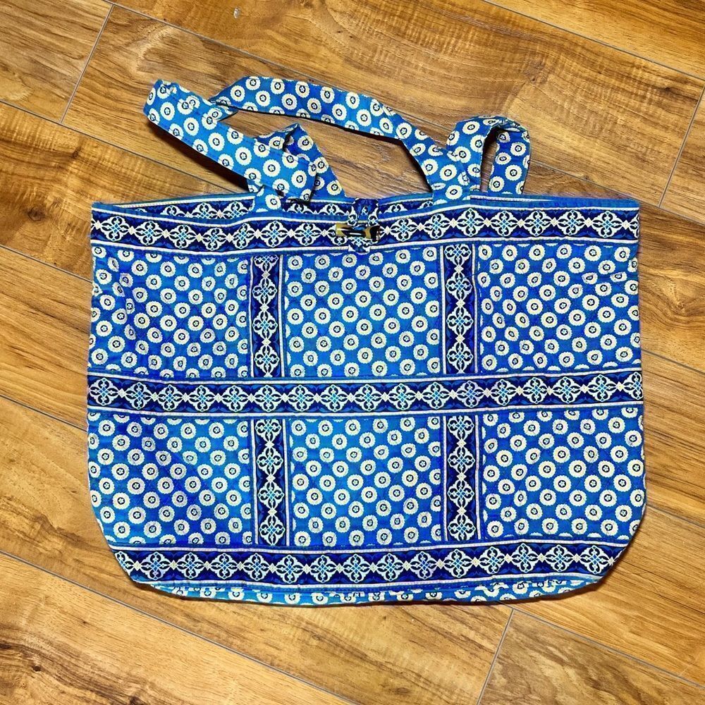 Vera Bradley Bags - Picture 14 of 15
